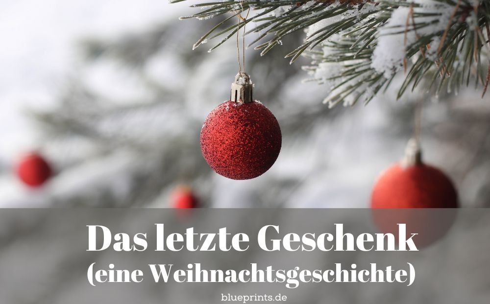 Rote Weihnachtskugeln am Tannenbaum