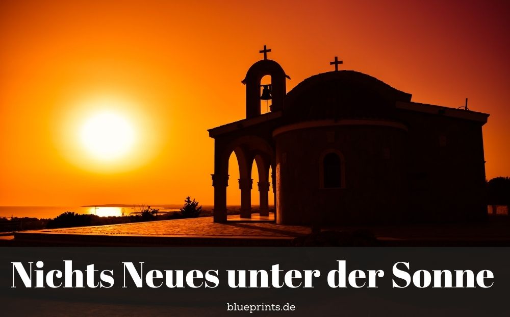 Eine Kapelle bei Sonnenuntergang 
