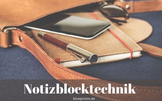 Notizbloch, Stift, Handy und Sonnenbrille
