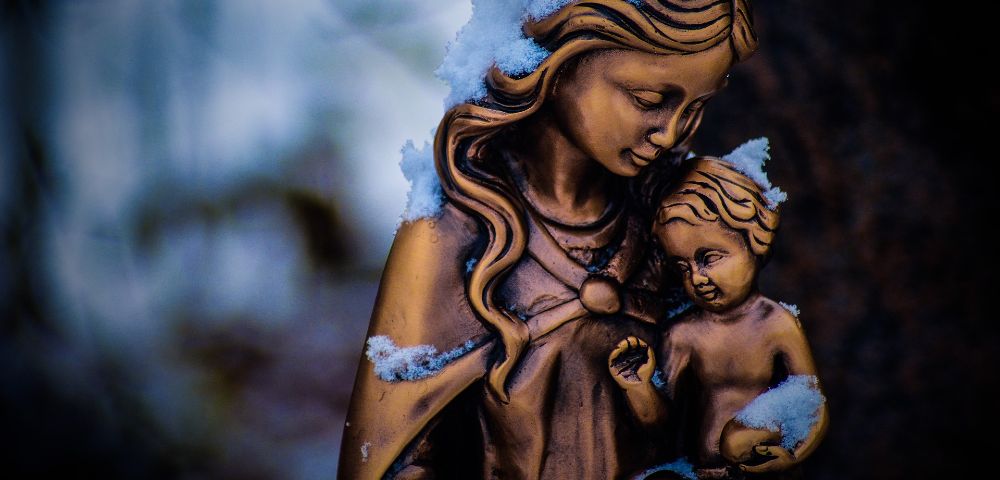 Mutter-Kind Statue
