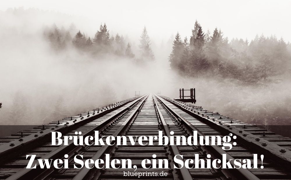 Brücke im Nebel