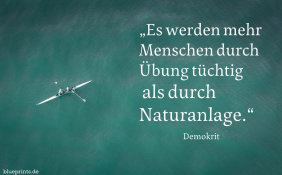 Zwei Ruderer trainieren.
