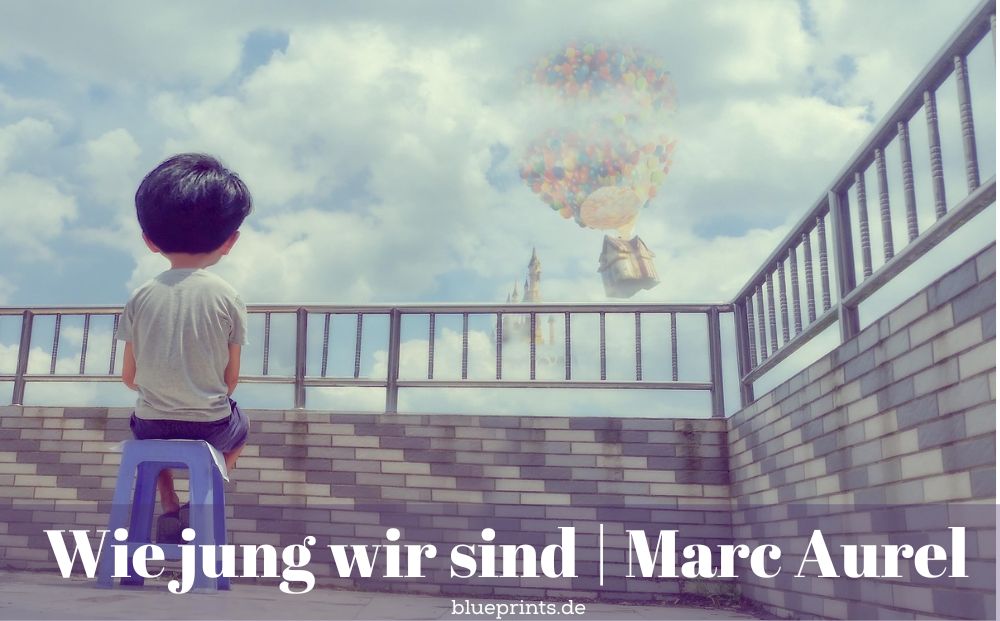 Ein stauendender Junge