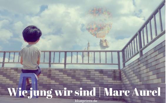 Ein stauendender Junge