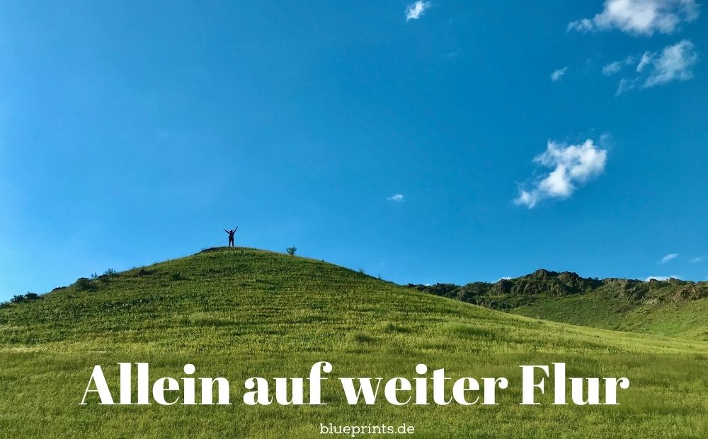 Jemand allein auf weiter Flur