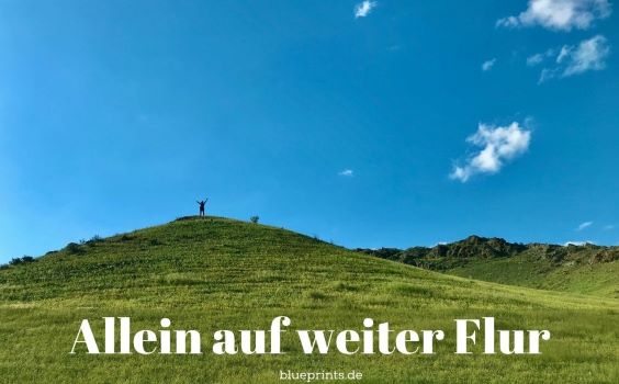 Jemand allein auf weiter Flur