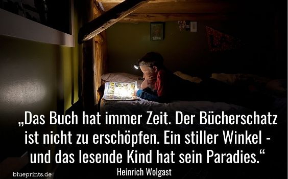 Kind liest bei Dunkelheit mit Stirnlampe