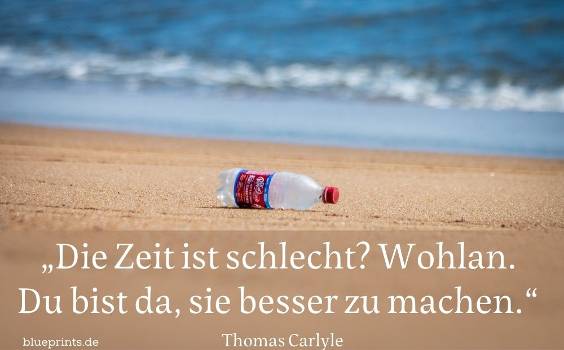 Eine lehre Flasche am Strand