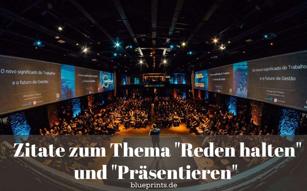 Mann vor großem Publikum